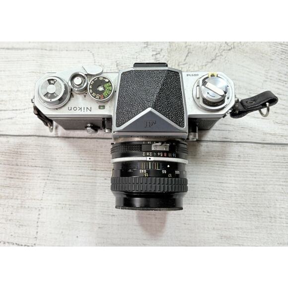 Nikon F Eye Level Silver 35mm SLR Film Camera Japan with Accessories UNTESTED - Picture 9 of 16